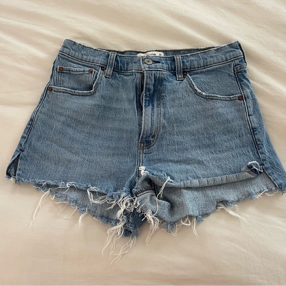 Abercrombie & Fitch Pants - Abercrombie & Fitch- The Mom Short High Rise